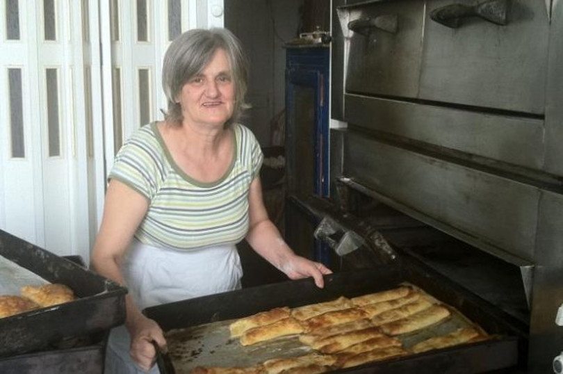 Summer@ Eirinika: Στην Σκύρο, την καλύτερη τυρόπιτα την τρώτε στην Κυρία Καλή – Το νησί των 60’s ακούει κλασσική