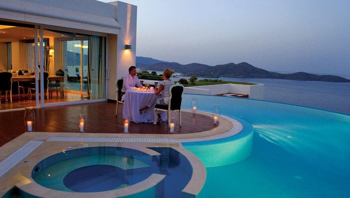 Τέσσερις ελληνικές βίλες με απίστευτη θέα από την πισίνα συγκαταλέγονται ανάμεσα στις καλύτερες στον κόσμο (ΦΩΤΟ)