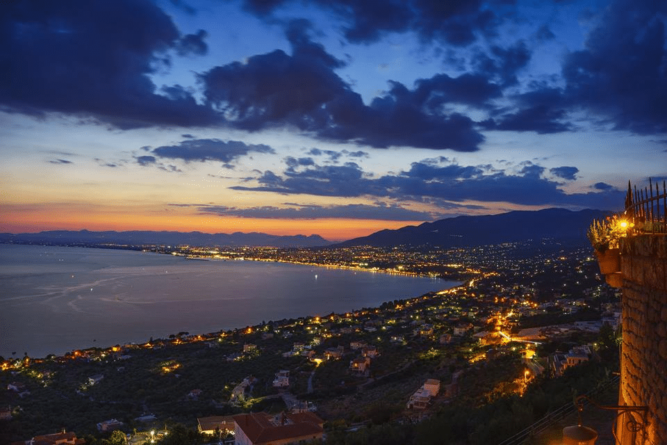 Σαν πας στην Καλαμάτα να ξέρεις: Είναι μαγική την νύχτα- Φωτογραφία της ημέρας από το Visit Greece