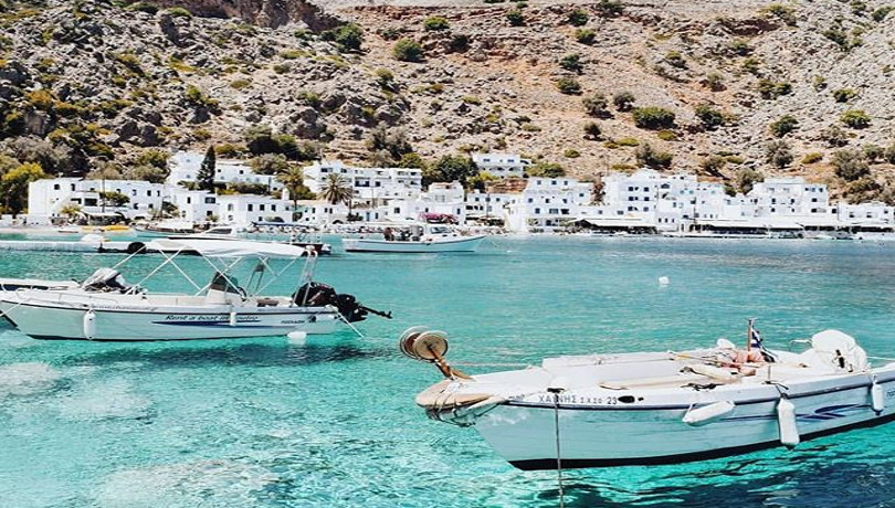 Καλοκαίρι στην Ελλάδα & στο παραλιακό χωρίο Λουτρό της Κρήτης – Μπλε νερά σε ένα τοπίο μαγικό! – Η φωτογραφία της ημέρας