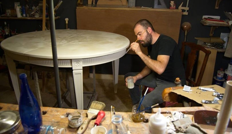 Made In Greece η Dimas Furniture: Ελληνικά, χειροποίητα έπιπλα με παράδοση 80 χρόνων από το Αγρίνιο