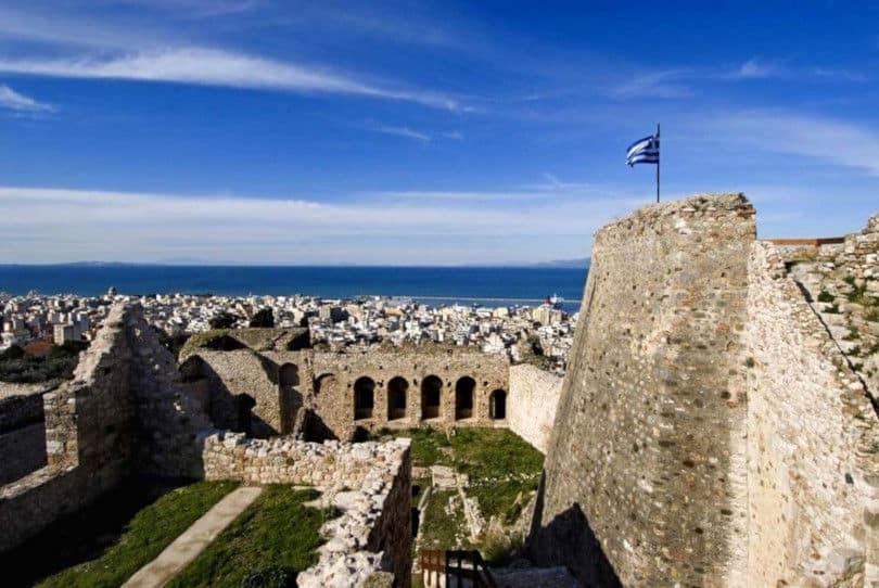 Βίντεο ημέρας: Αγέρωχο το Μεσαιωνικό Κάστρο της Πάτρας στολίζει την πόλη προσφέροντας πανοραμική θέα