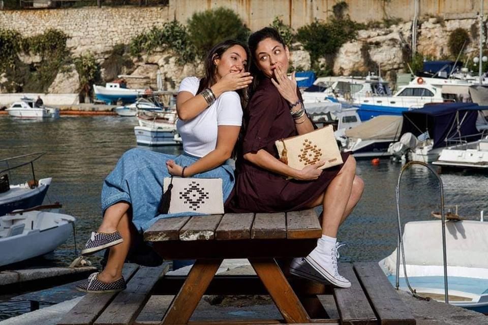 Made In Greece η Argalios: Οι πιο Stylish τσάντες του καλοκαιριού είναι φτιαγμένες στον αργαλειό από βαμβακερά υφάσματα
