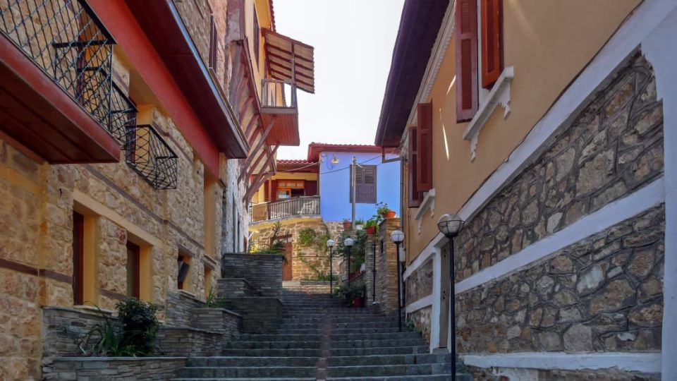 Βίντεο της ημέρας: Πετάμε πάνω από την καταπράσινη Αρναία – Το πιο όμορφο & γραφικό χωριό της Χαλκιδικής