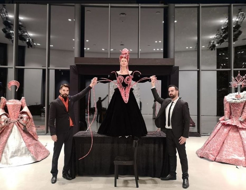 Τα συγκλονιστικά γλυπτά του Νίκου Φλώρου: Η Κάλλας, η Μήδεια & η Πίνα Μπάους “ζωντανεύουν” στο Ντίσελντορφ – Χορός θέατρο & γλυπτική γίνονται ένα (φώτο)