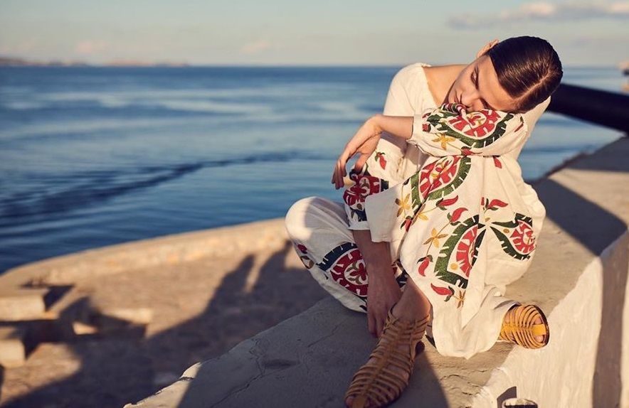 Kori Made In Greece! Τα συγκλονιστικά λινά ρούχα της Greek Αrchaic Kori με έμπνευση από την Αρχαία Ελλάδα – Όλη η συλλογή (φωτό)