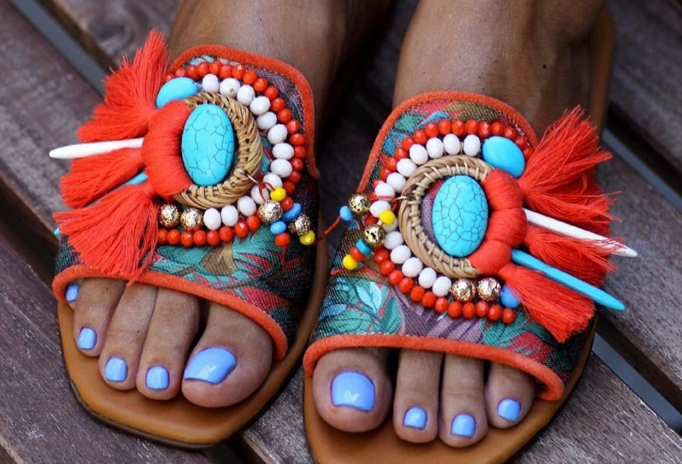 Made In Greece τα σανδάλια Elina Linardaki: Μαμά & κόρη δημιουργούν καλοκαιρινά παπούτσια σαν κοσμήματα με περίτεχνες λεπτομέρειες (φωτό)