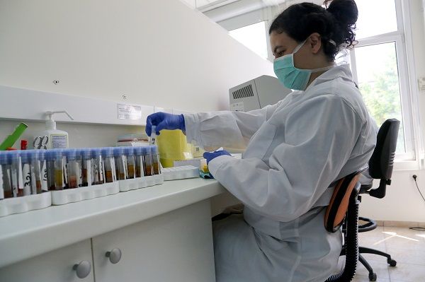 Κορωνοϊός: Test μόλις 90 λεπτών ανακάλυψαν 2 Έλληνες επιστήμονες στο Imperial College – Αξιόπιστο & ταχύτατο