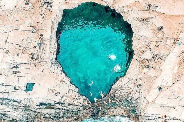 Γκιόλα: Η φυσική πισίνα της Θάσου – Την ονομάζουν «Δάκρυ της Αφροδίτης», έχει καταπράσινα νερά & τη δημιούργησε ο Δίας για να κολυμπάει η ερωμένη του (Φωτό)