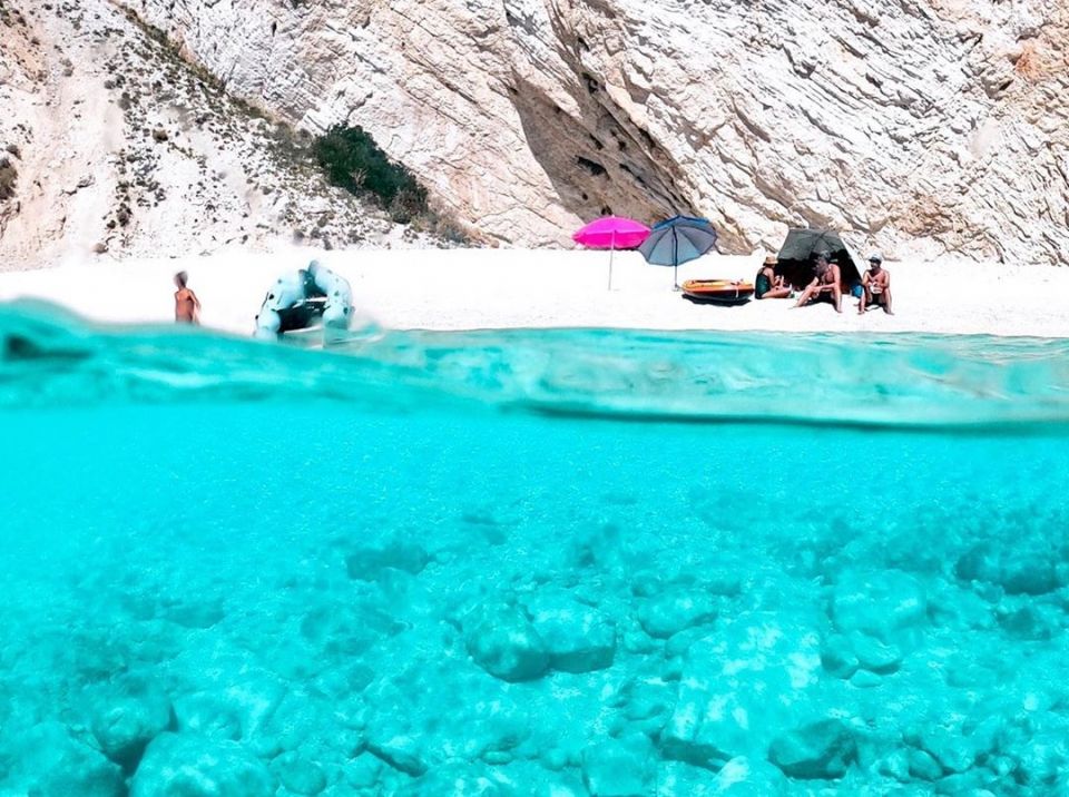 Φωτό ημέρας: Οθωνοί – Ένας παράδεισος με τιρκουάζ νερά/ Photo: @mvernicos/ Instagram