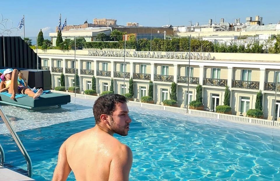 Η συναρπαστική θέα από την πισίνα του νέου ξενοδοχείου της Αθήνας, Athens Capital Hotel – Οι πρώτες φωτό & από τα δωμάτια