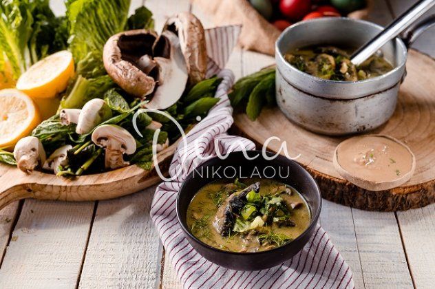 Η Ντίνα Νικολάου προτείνει μια «εναλλακτική» μαγειρίτσα για την Ανάσταση: Με μανιτάρια και καυκαλήθρες – Πεντανόστιμη συνταγή