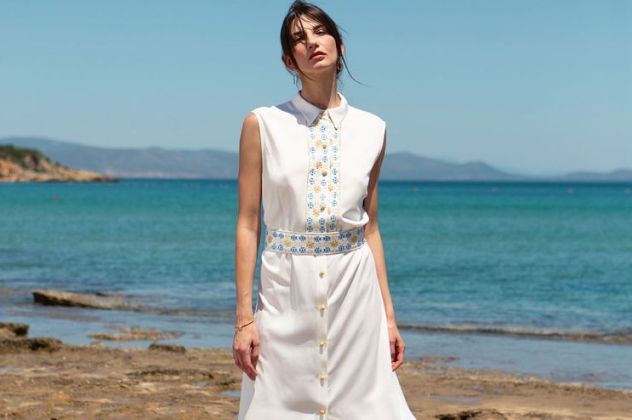 Made In Greece η Εύη Μυγιάκη: Το φως του ήλιου & το μπλε της θάλασσας, η έμπνευση για τις δημιουργίες της – Μaxi φορέματα, τουνίκ & αξεσουάρ