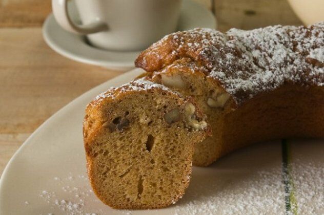 Στέλιος Παρλιάρος: Κέικ με μέλι και καρύδια – εύκολο, νόστιμο και χαμηλό σε λιπαρά