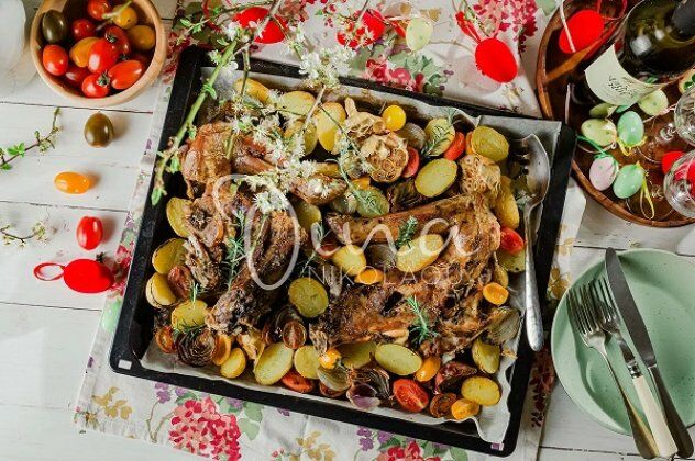 Ντίνα Νικολάου - Κατσικάκι πασχαλινό πετιμεζάτο με πατάτες και κρεμμύδια