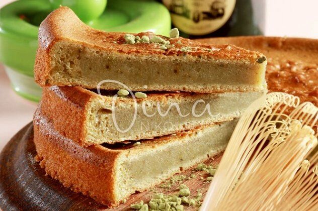 Ντίνα Νικολάου: Κέικ με πράσινο τσάι και σάλτσα Anglaise – πρωτότυπο και λαχταριστό
