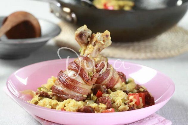 Ντίνα Νικολάου: Παέγια με κοτόπουλο και λουκάνικο με πάπρικα – το παραδοσιακό ισπανικό φαγητό σε μοντέρνα εκδοχή