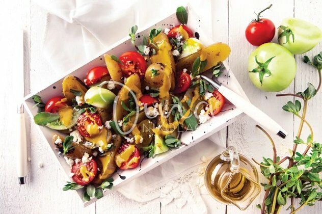 Ντίνα Νικολάου: Σαλάτα με ψητές πατάτες, γλυστρίδα, κόκκινες και πράσινες ντομάτες – χορταστική & απολαυστική