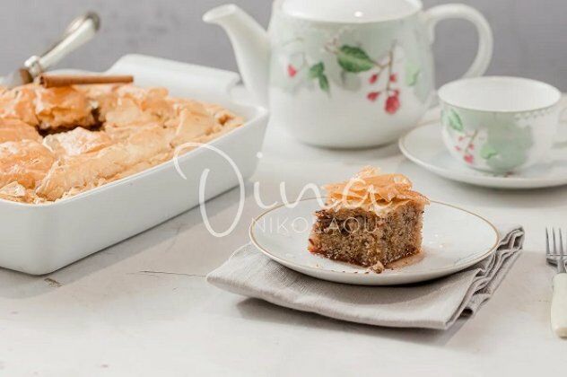 Ντίνα Νικολάου: Καρυδόπιτα «Κοπεγχάγη» – ένα ελληνικό παραδοσιακό, σιροπιαστό γλυκό, παρά το όνομά του