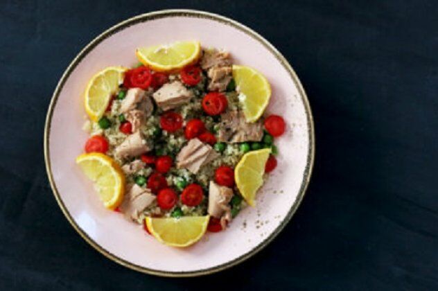 Δημήτρης Σκαρμούτσος: Κινόα με αρακά και τόνο – μία σαλάτα που μπορείτε να απολαύσετε και ως κυρίως γεύμα