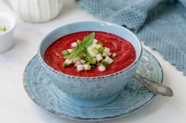 Δημήτρης Σκαρμούτσος: Κρύα ντοματόσουπα γκασπάτσο – Ιδανική για πρώτο πιάτο ή ως ελαφρύ γεύμα