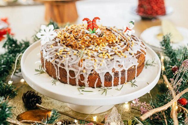 Η Ντίνα Νικολάου προτείνει: Βασιλόπιτα κέικ με νερά καραμέλας