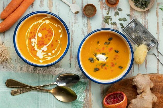 Αργυρώ Μπαρμπαρίγου: Καροτόσουπα βελουτέ – Σερβίρετέ τη με γιαούρτι και απολαύστε την ζεστή και αχνιστή