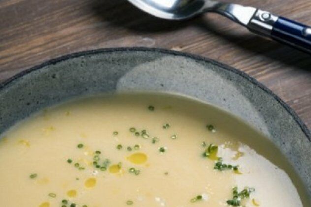 Γιάννης Λουκάκος: Κοτόσουπα αυγολέμονο παραδοσιακή – ένα αγαπημένο πιάτο που θα σας ζεστάνει τις κρύες μέρες