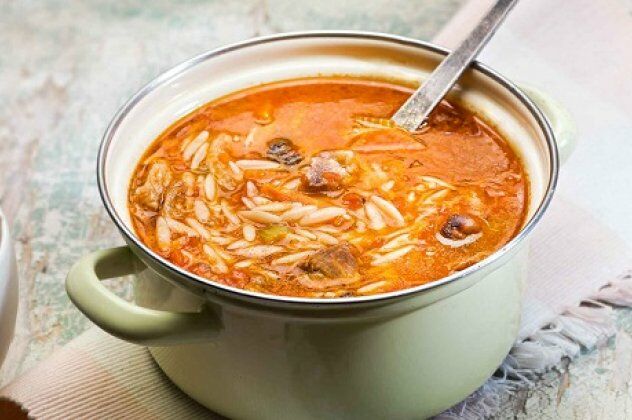 Αργυρώ Μπαρμπαρίγου: Κρεατόσουπα με κριθαράκι – μία θρεπτική και πολύ νόστιμη συνταγή