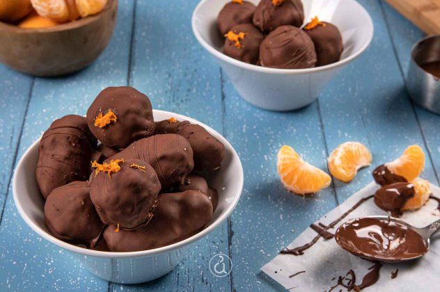 vegan σοκολατάκια με γέμιση καρύδι & μανταρίνι
